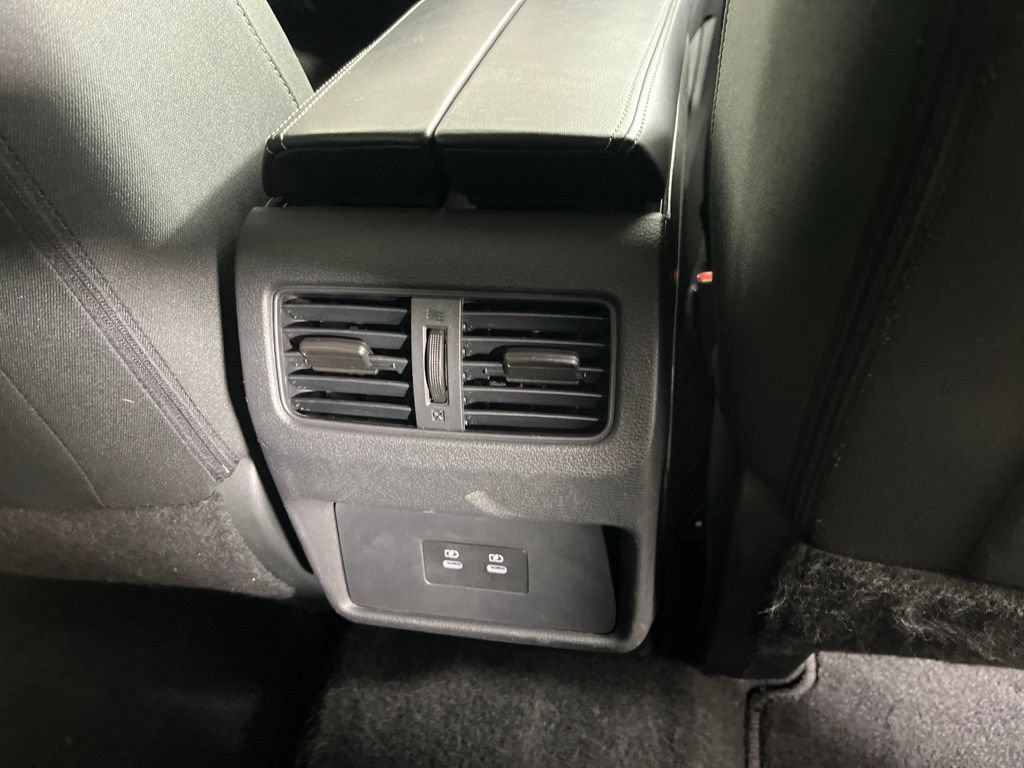 Used 2025 Nissan Rogue SV FWD image 9