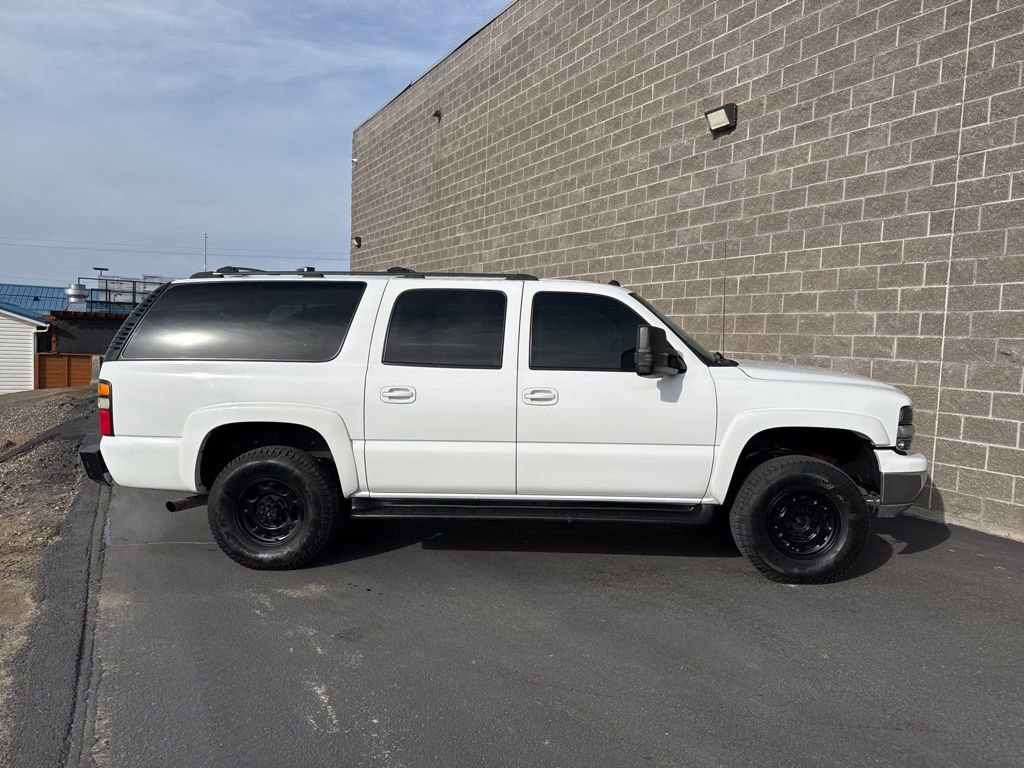 Used 2004 Chevrolet Suburban 2500 LT w/ Preferred Equipment Group image 4