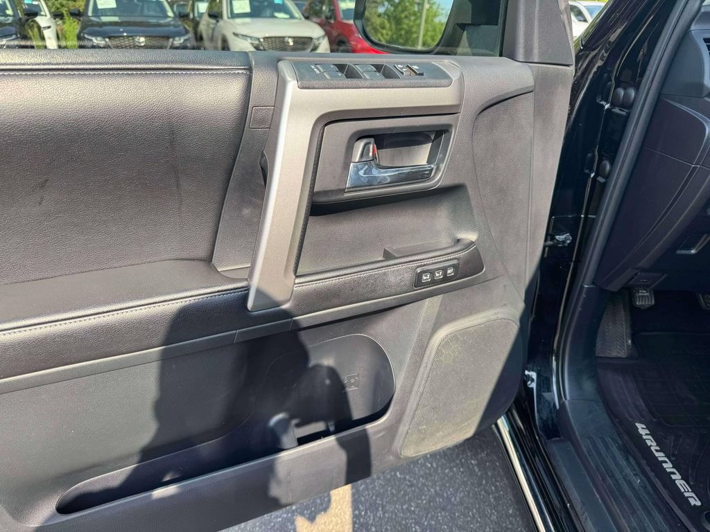 Used 2015 Toyota 4Runner Limited AWD/4WD image 18