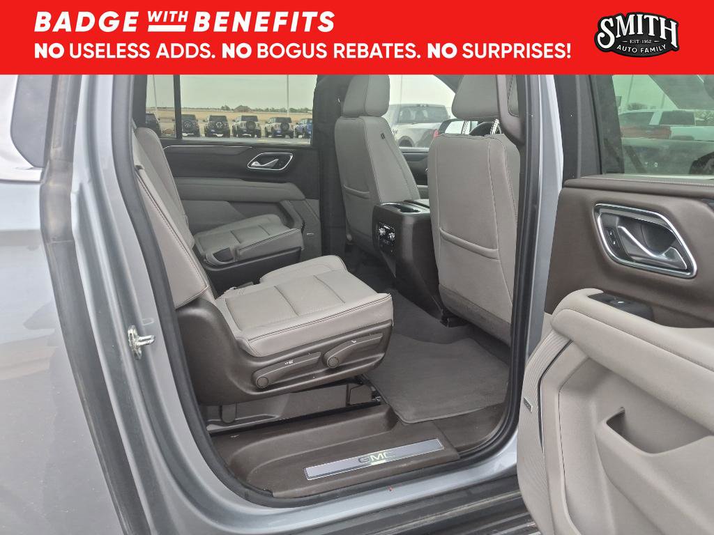 Used 2023 GMC Yukon XL SLT w/ SLT Premium Package image 11