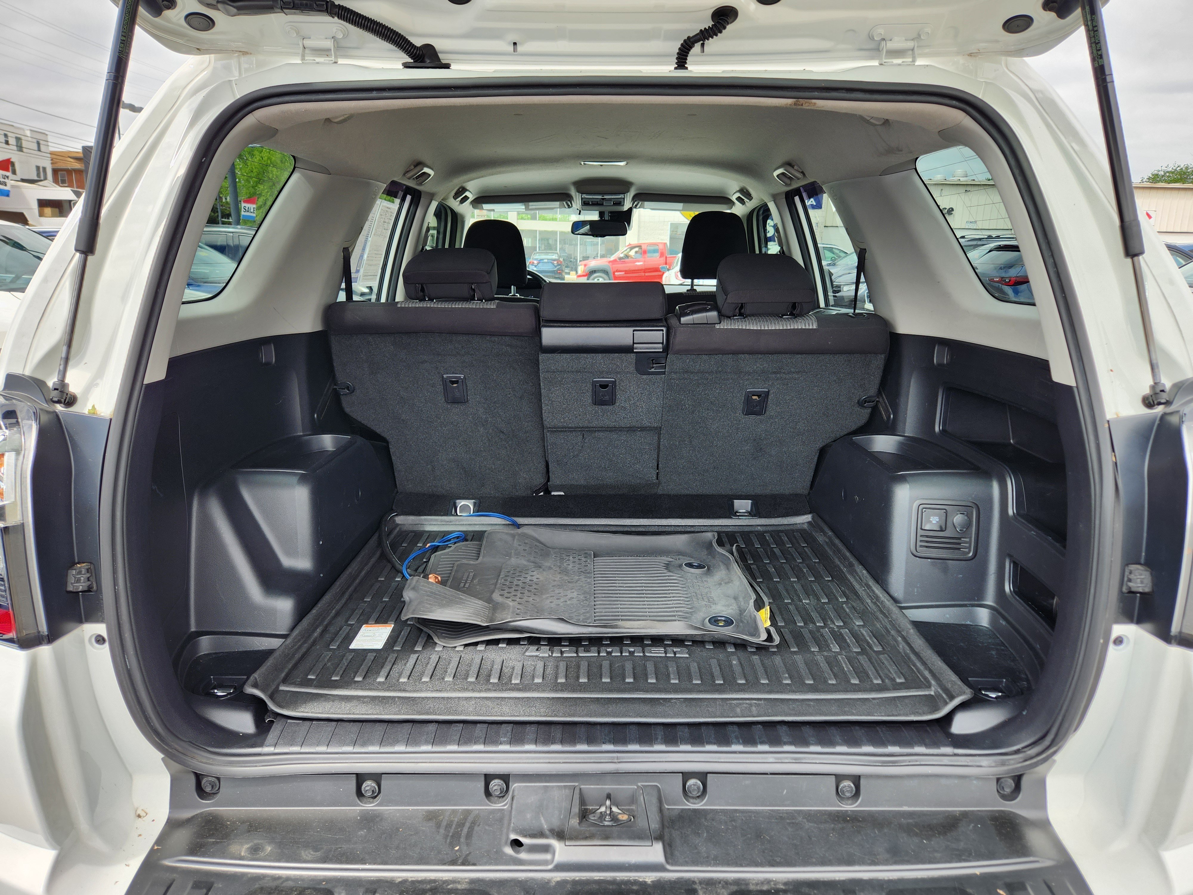 Used 2022 Toyota 4Runner SR5 AWD/4WD image 8