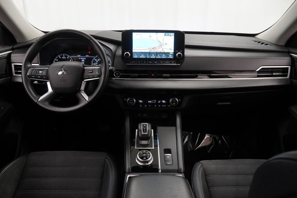 Used 2024 Mitsubishi Outlander SE image 27