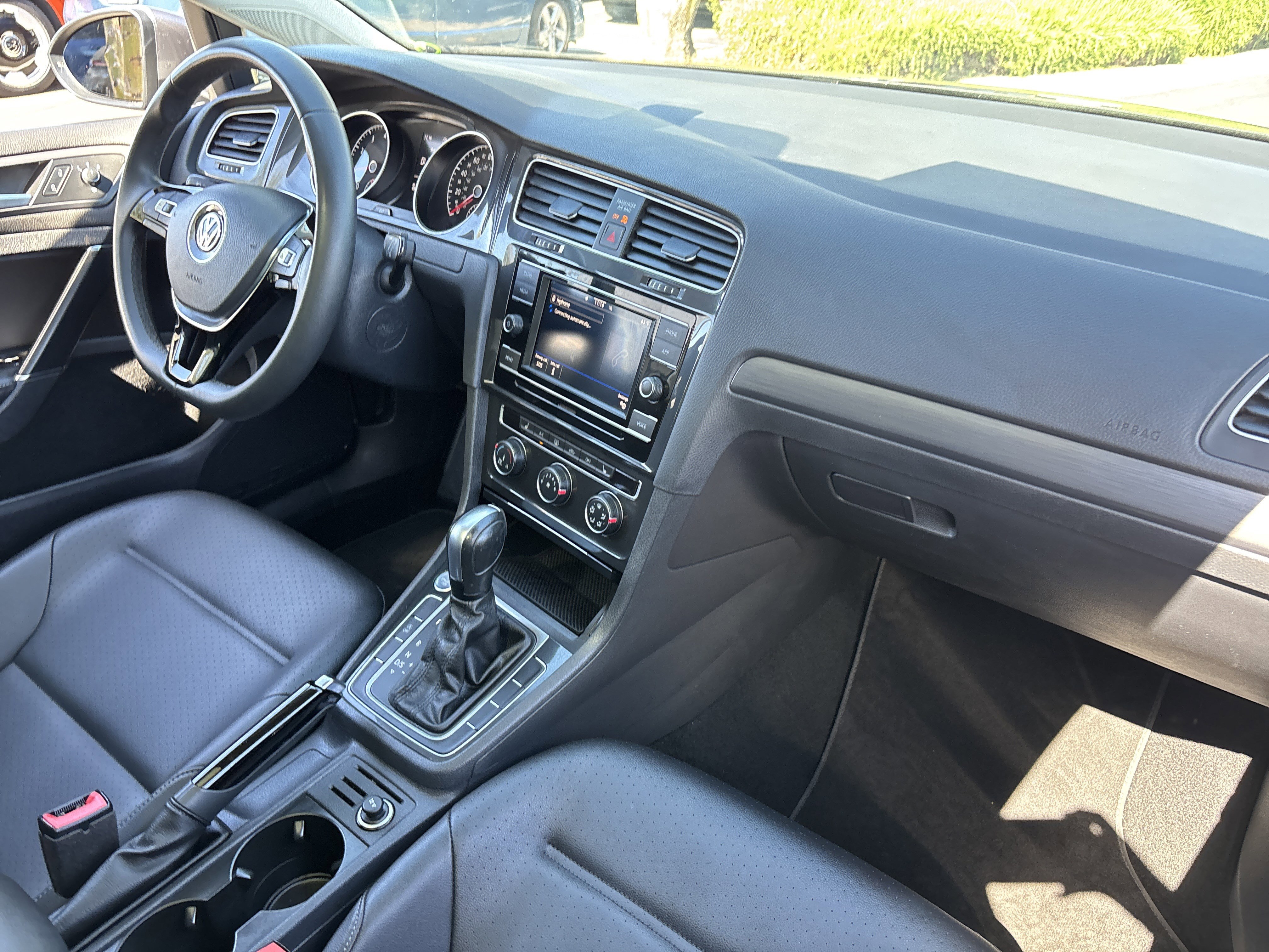 Used 2021 Volkswagen Golf 4-Door image 11