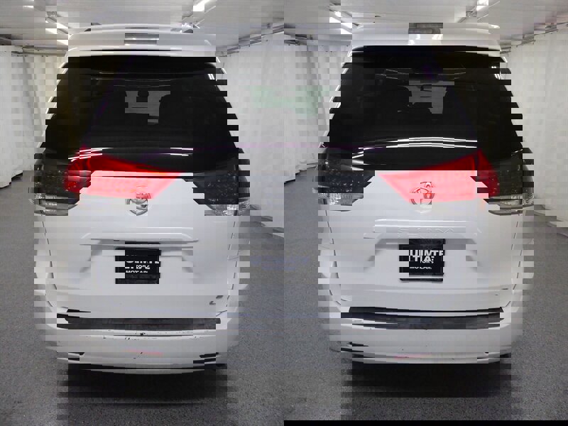 Used 2014 Toyota Sienna LE image 6