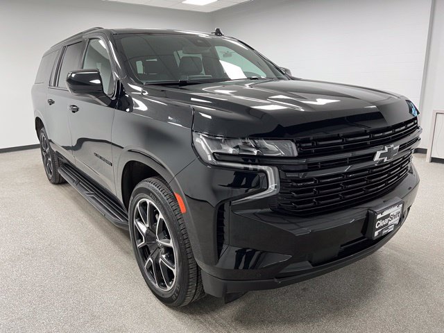 Used 2024 Chevrolet Suburban RST AWD/4WD image 2