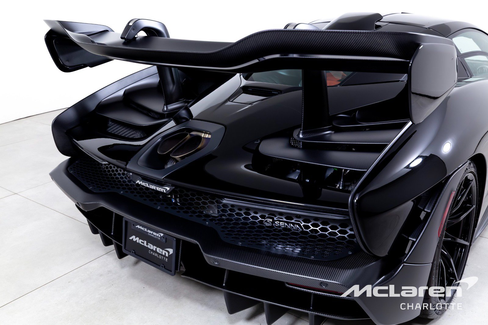 Used 2019 McLaren Senna RWD image 38