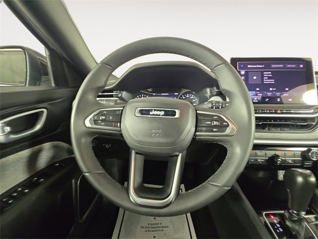 Used 2024 Jeep Compass Latitude image 12