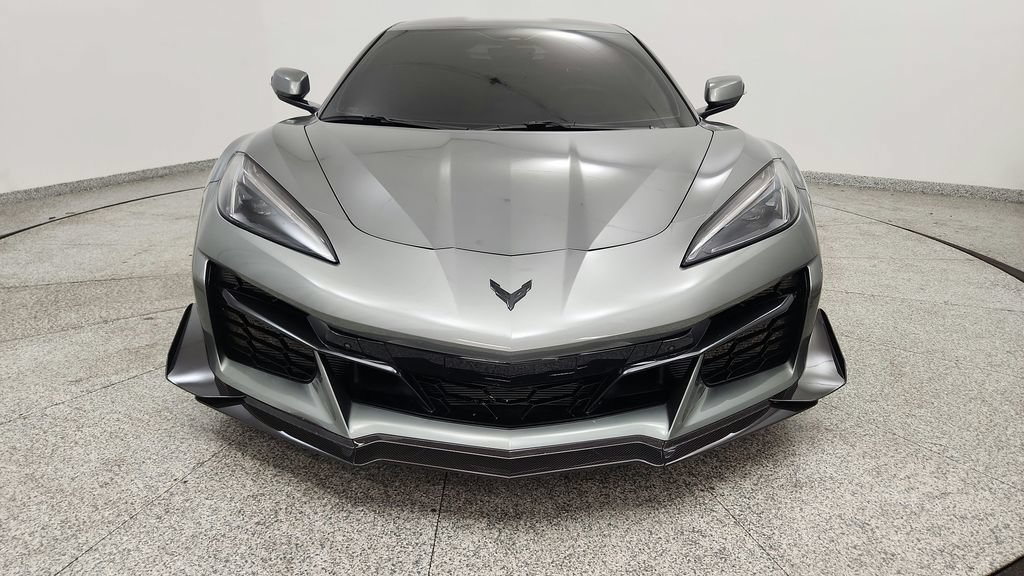 Used 2023 Chevrolet Corvette Z06 w/ Z07 Performance Package RWD image 9