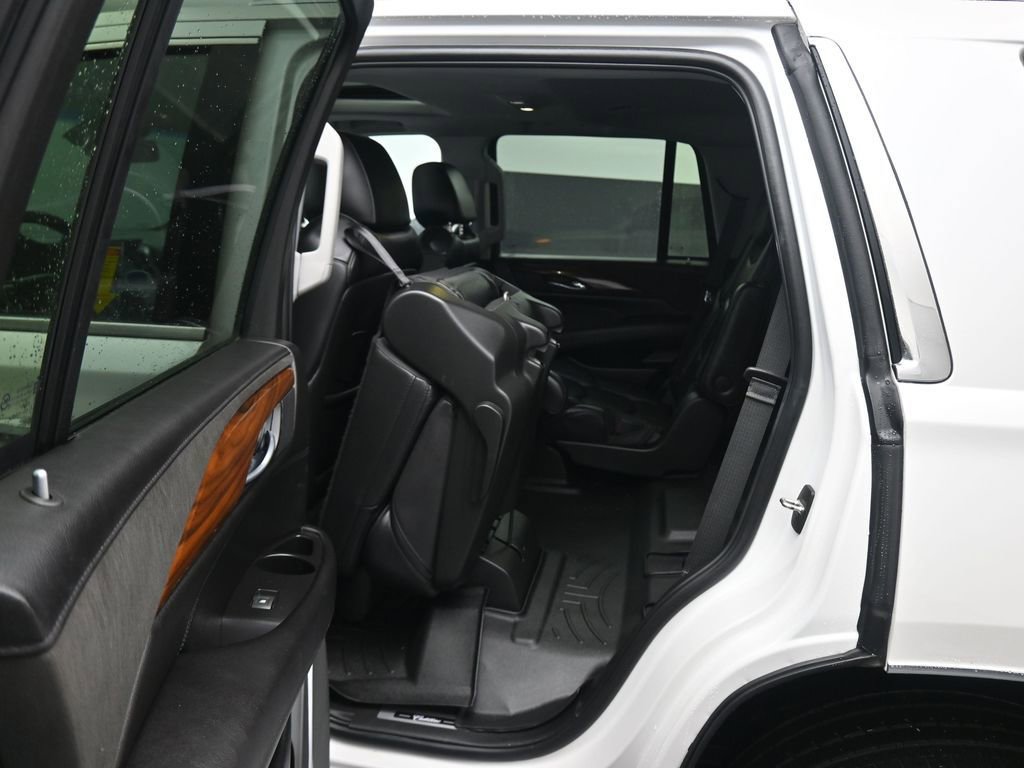 Used 2018 Cadillac Escalade Luxury image 38