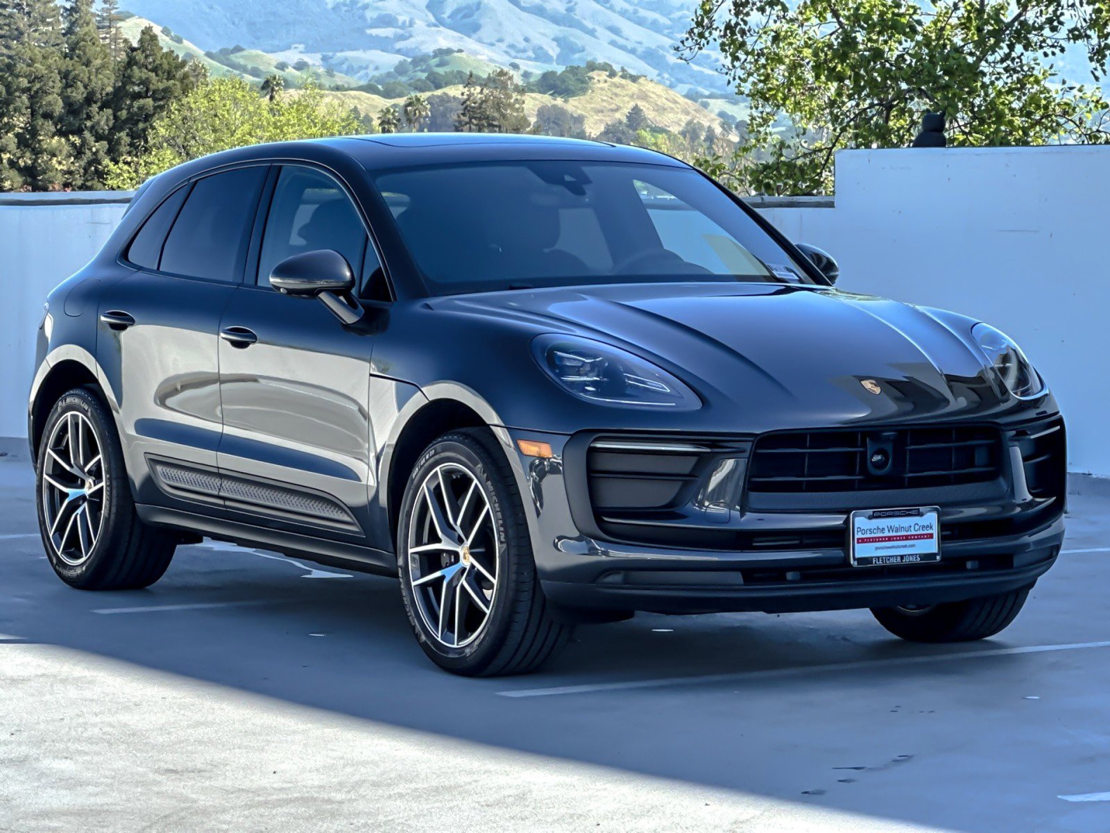 Certified 2025 Porsche Macan image 10