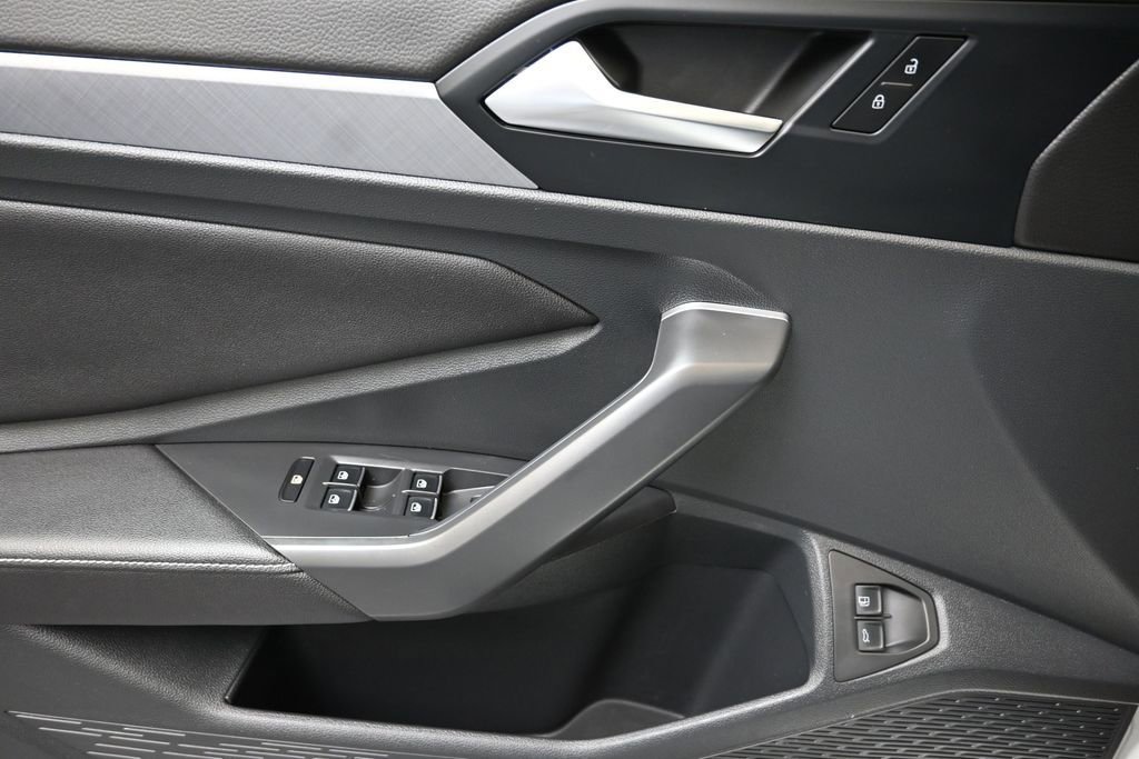 Used 2023 Volkswagen Jetta SE w/ Panoramic Sunroof Package FWD image 21
