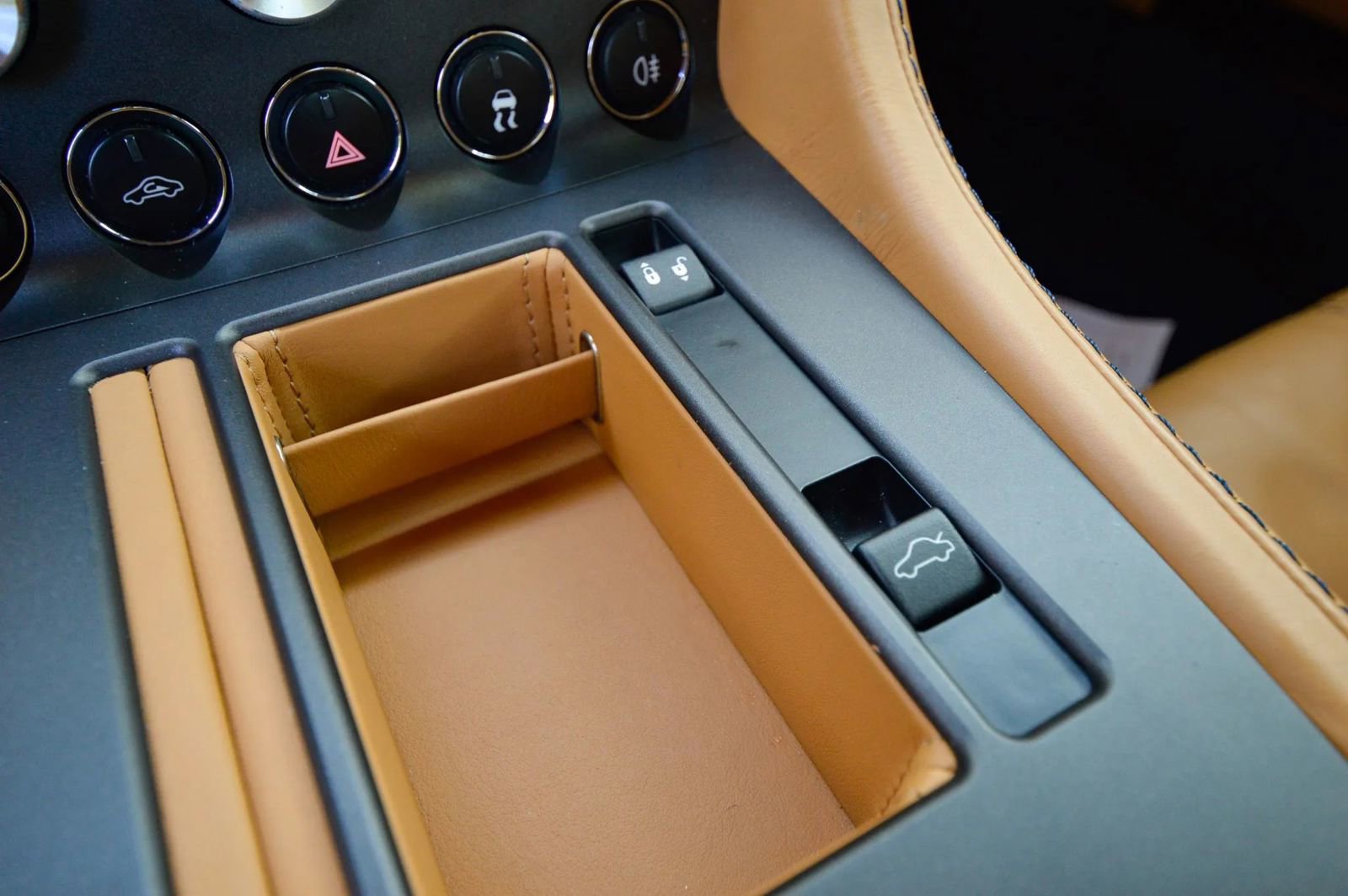 Used 2008 Aston Martin V8 Vantage Coupe image 46