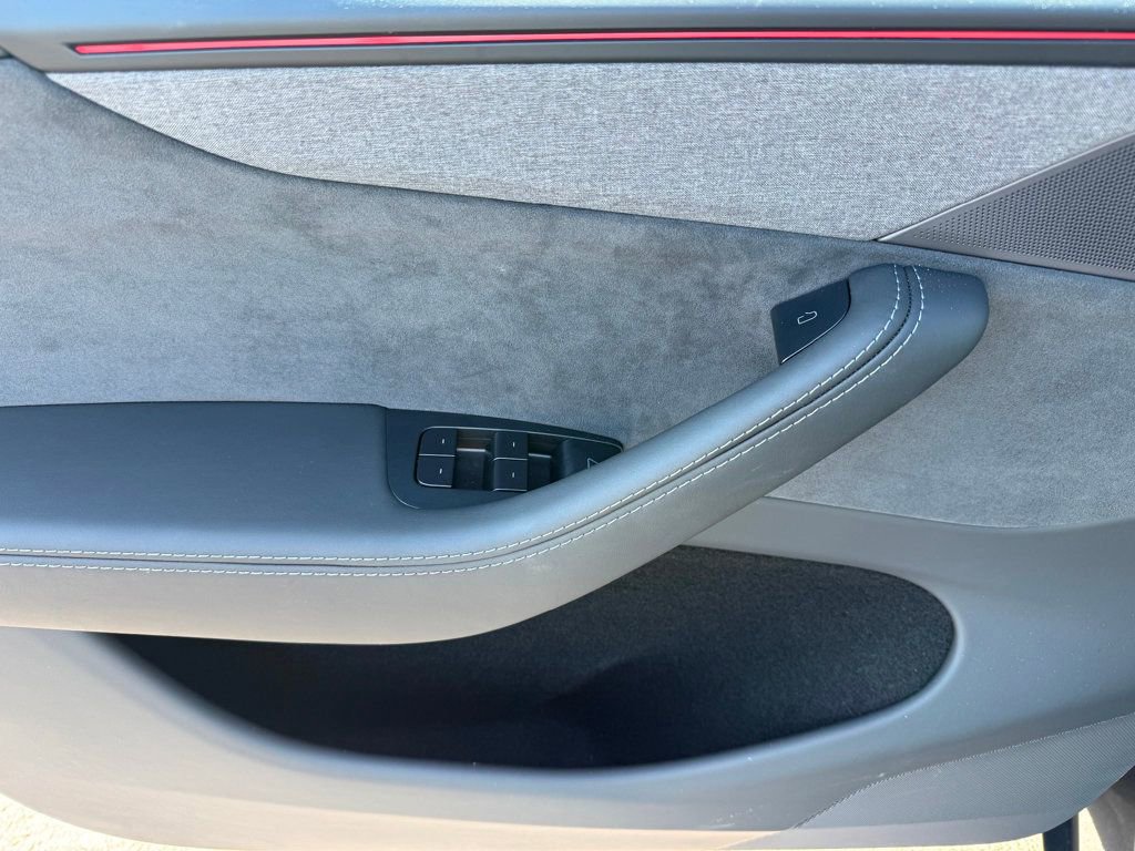 Used 2026 Tesla Model Y 2WD image 23