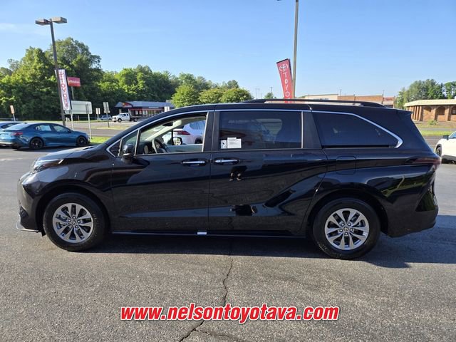 New 2026 Toyota Sienna XLE FWD image 4