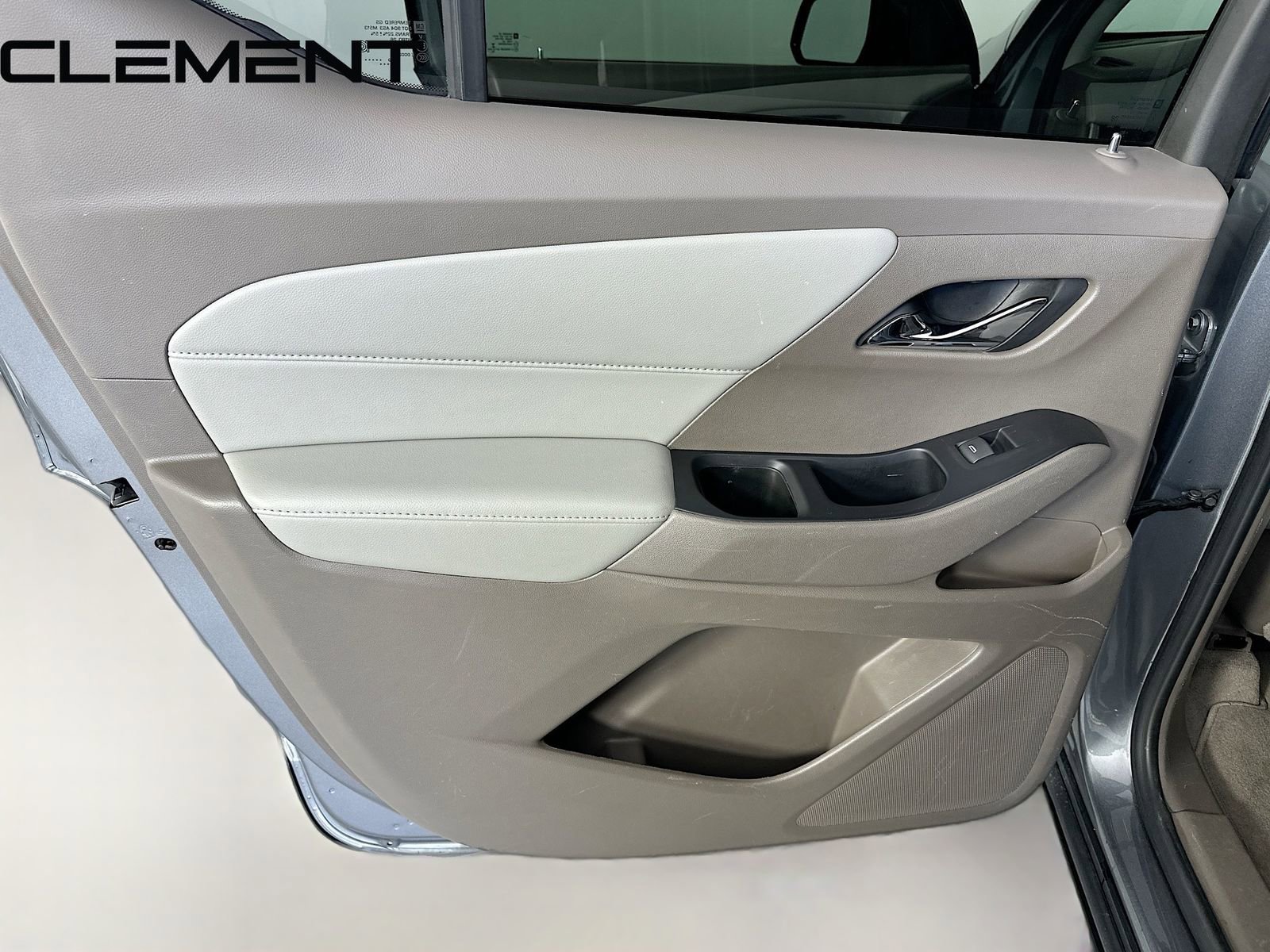 Used 2020 Chevrolet Traverse LT image 29