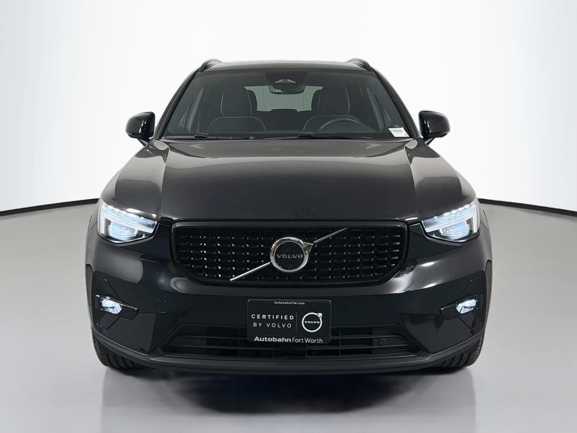 Certified 2023 Volvo XC40 B5 Ultimate w/ Protection Package Premier AWD/4WD image 2