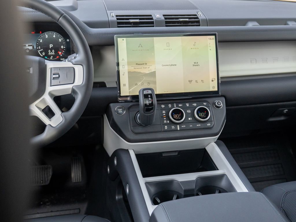 New 2026 Land Rover Defender 130 X-Dynamic SE image 19