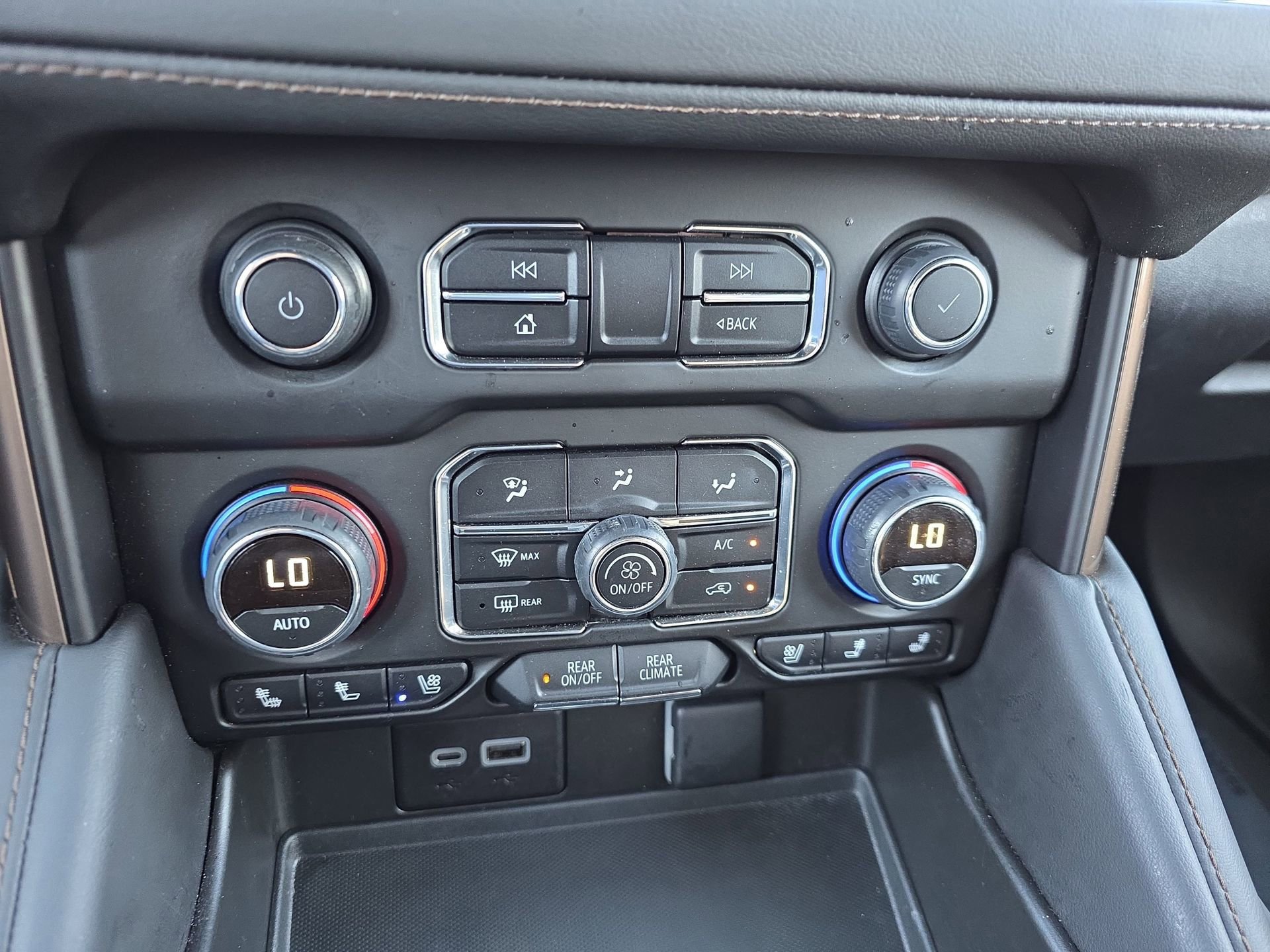 Used 2024 Chevrolet Tahoe High Country image 24