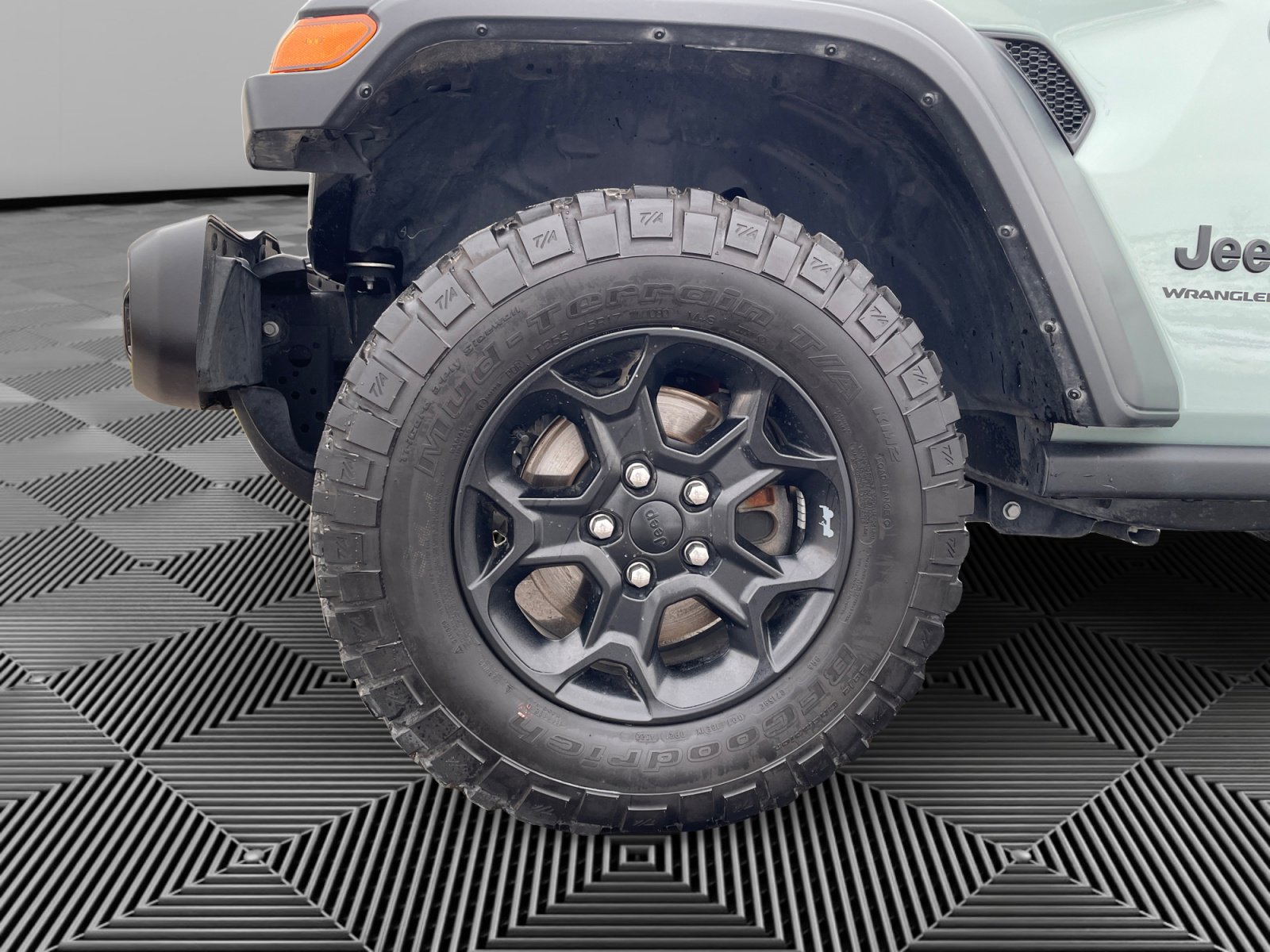 Used 2023 Jeep Wrangler Sport image 18