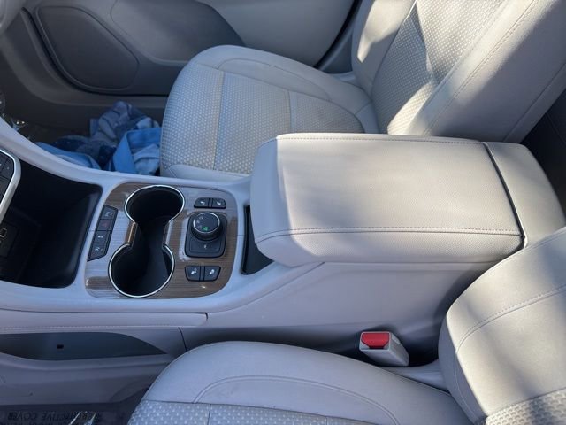 Used 2021 GMC Acadia SLE w/ Driver Convenience Package image 23