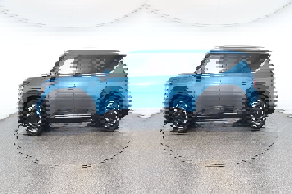 Used 2024 Kia EV9 Land image 2