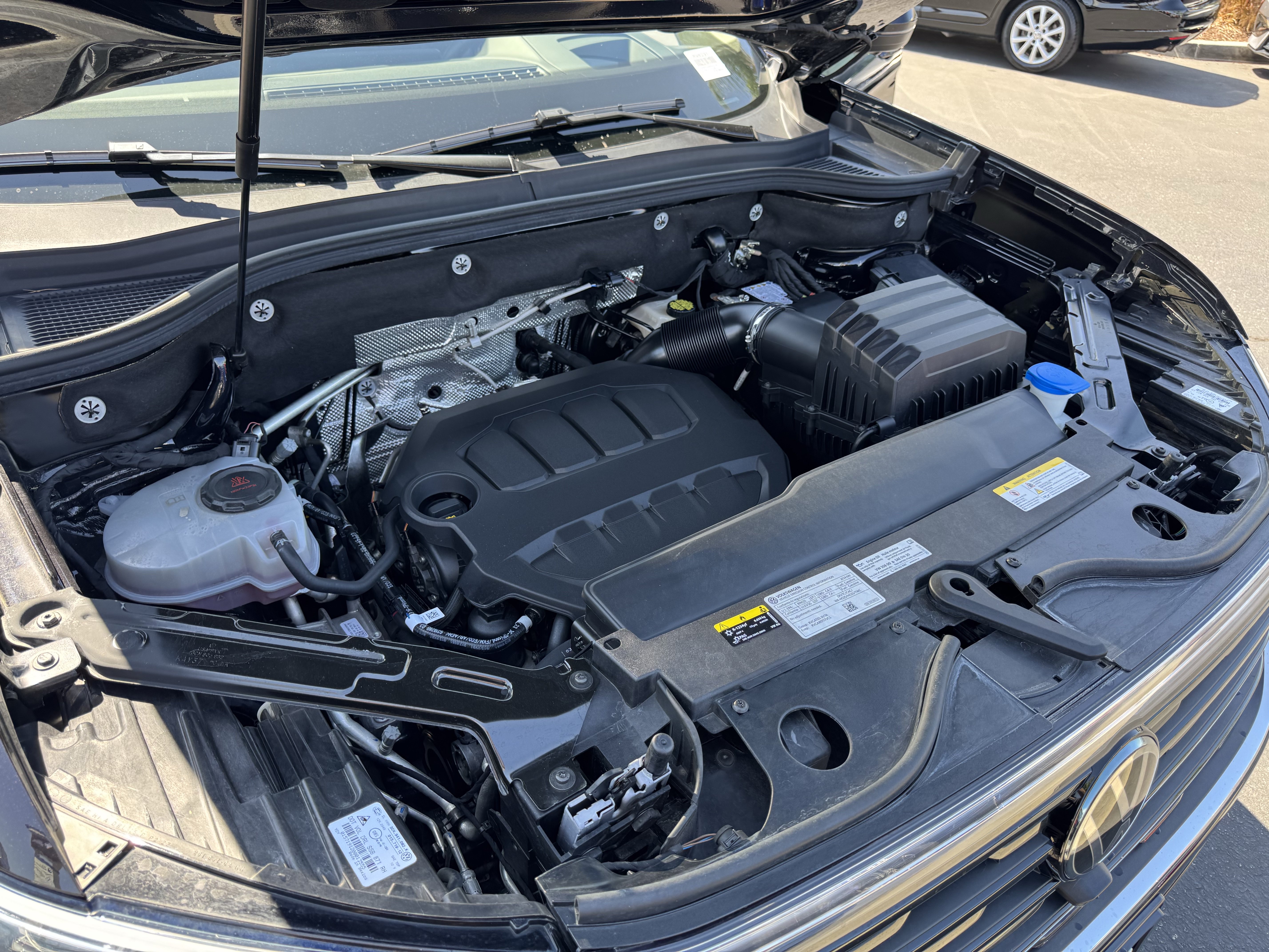 Certified 2024 Volkswagen Atlas SEL Premium R-Line AWD/4WD image 38