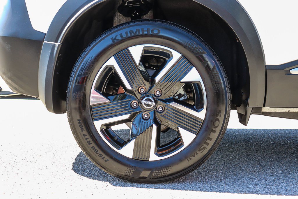 Used 2025 Nissan Kicks SV AWD/4WD image 10