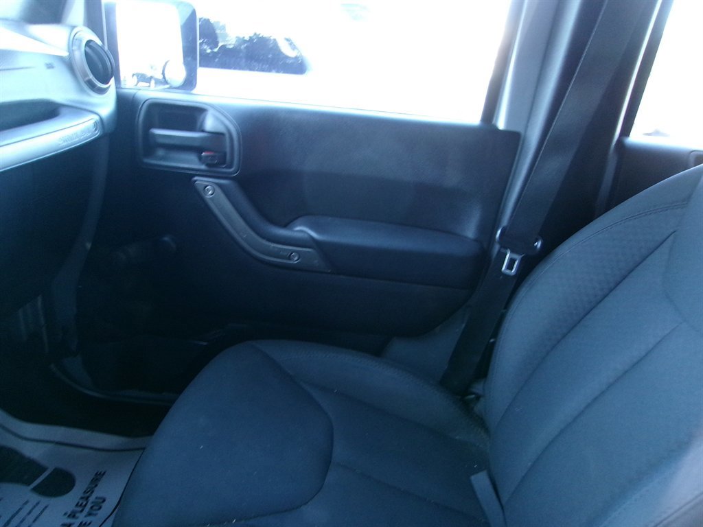 Used 2016 Jeep Wrangler Unlimited Sport w/ Connectivity Group image 12