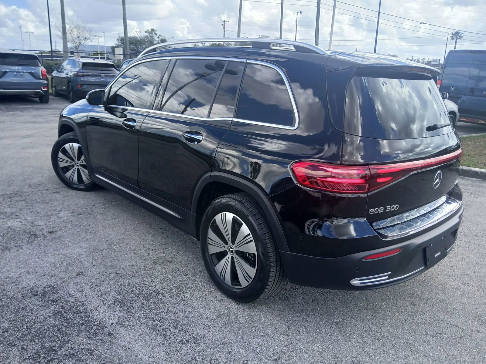 Used 2024 Mercedes-Benz EQB 300 4MATIC w/ Winter Package image 6