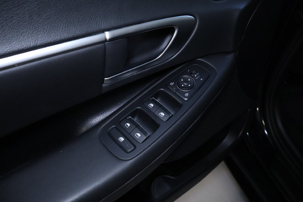 Used 2025 Hyundai Sonata SEL FWD image 13
