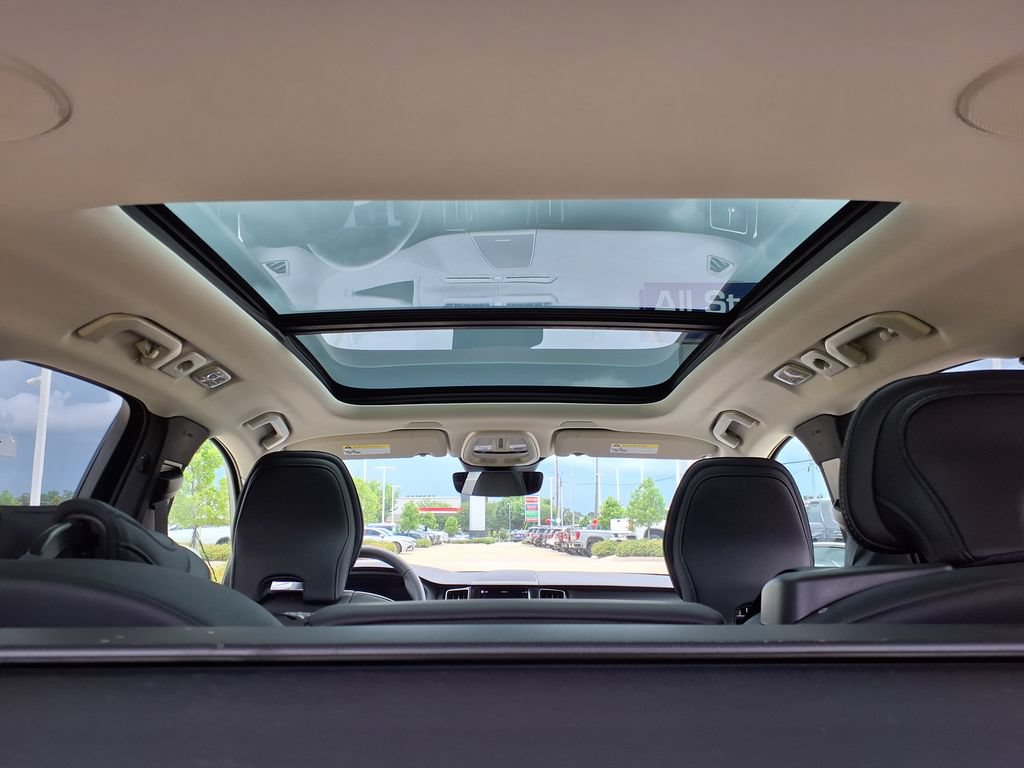 Certified 2023 Volvo XC60 B5 Ultimate w/ Protection Package Premier FWD image 27