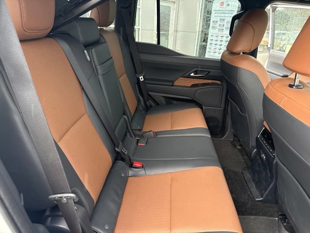 Used 2025 Lexus GX 550 w/ Accessory Package (2T) AWD/4WD image 29