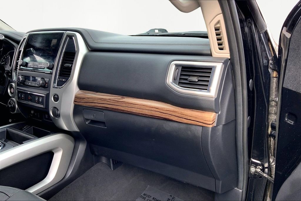 Used 2021 Nissan Titan SL w/ Moonroof Package image 18