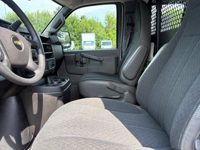 Used 2025 Chevrolet Express 2500 w/ Driver Convenience Package RWD image 29