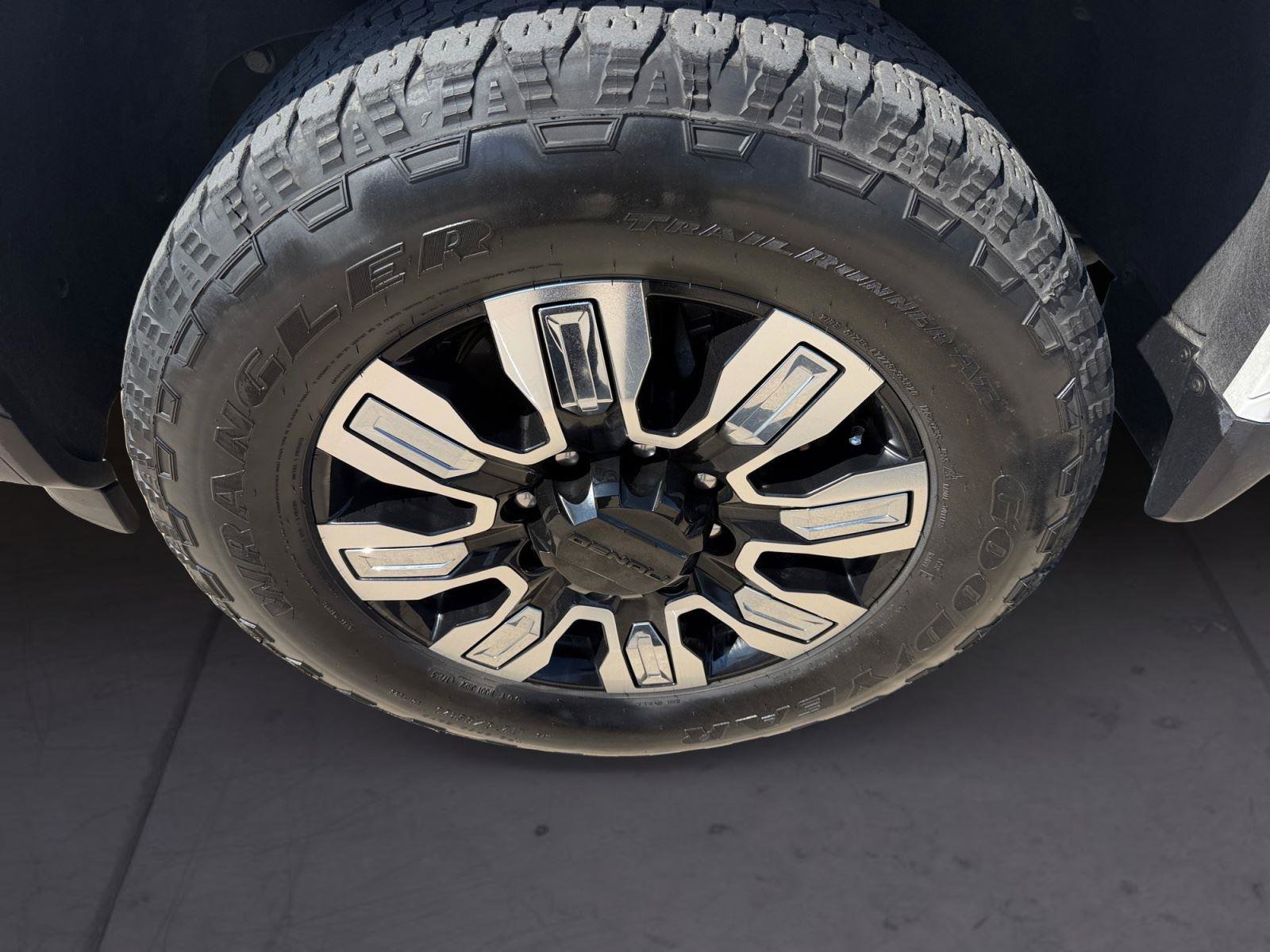 Used 2024 GMC Sierra 2500 Denali image 14