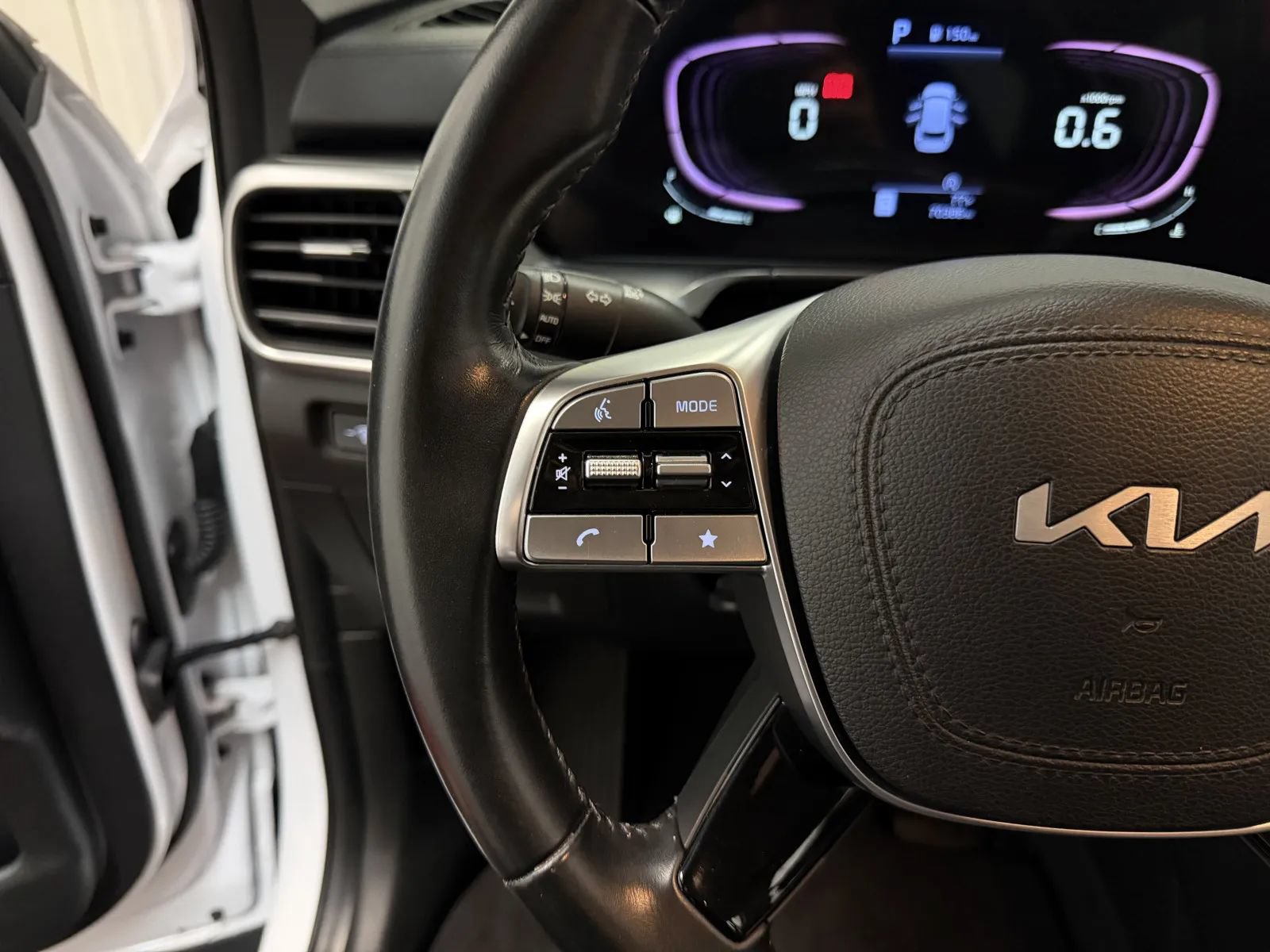 Used 2024 Kia Telluride LX FWD image 19
