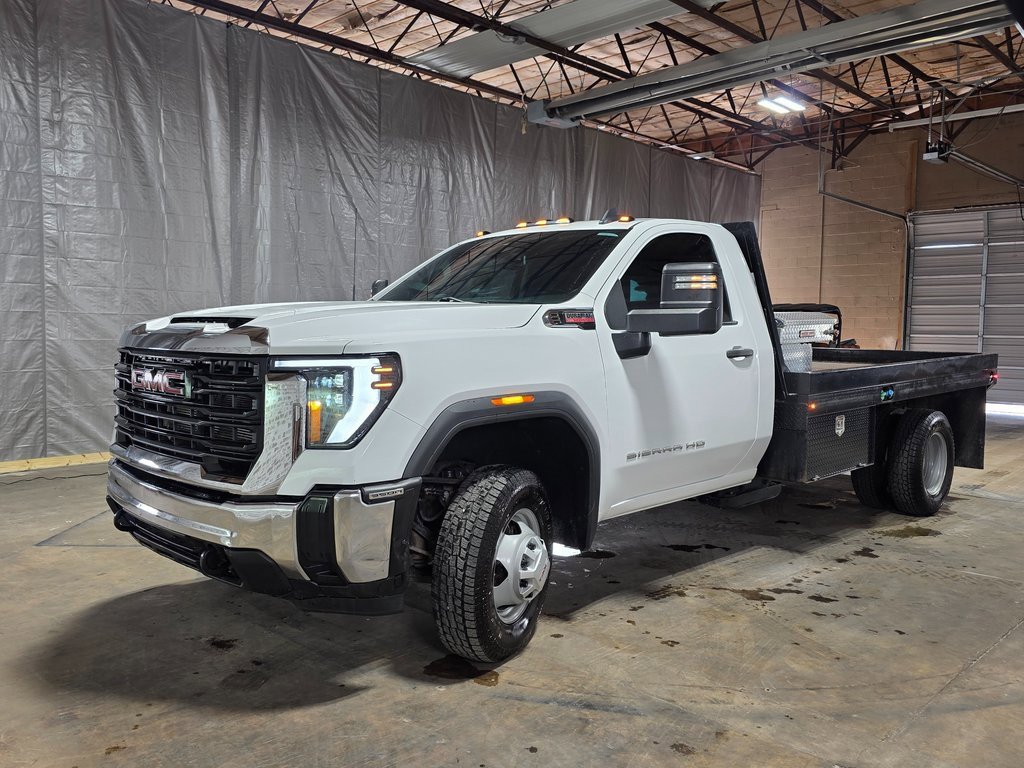 Used 2024 GMC Sierra 3500 Pro w/ Convenience Package image 8