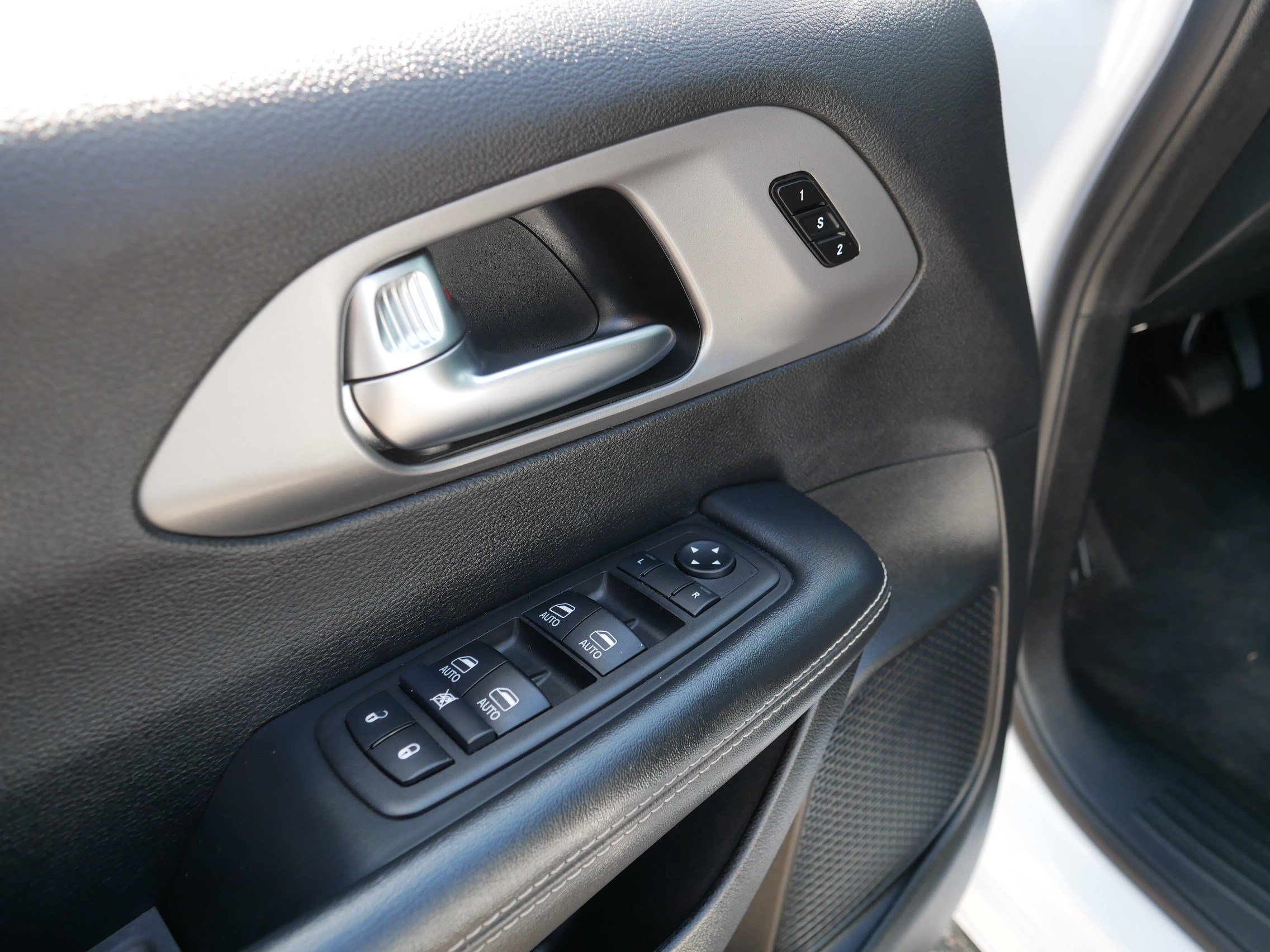 Used 2025 Chrysler Pacifica Select FWD image 19
