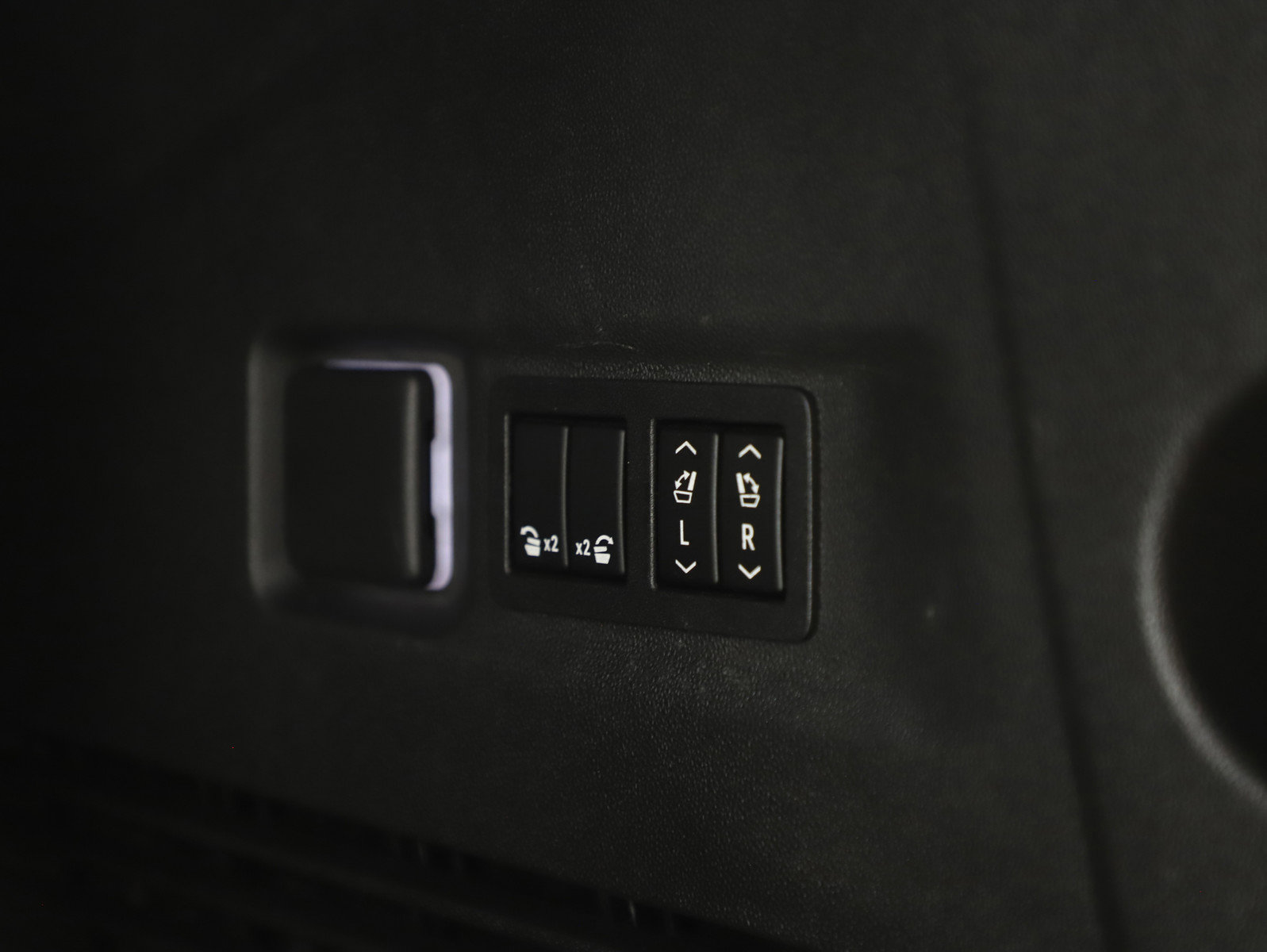 Used 2021 GMC Yukon XL AT4 image 20