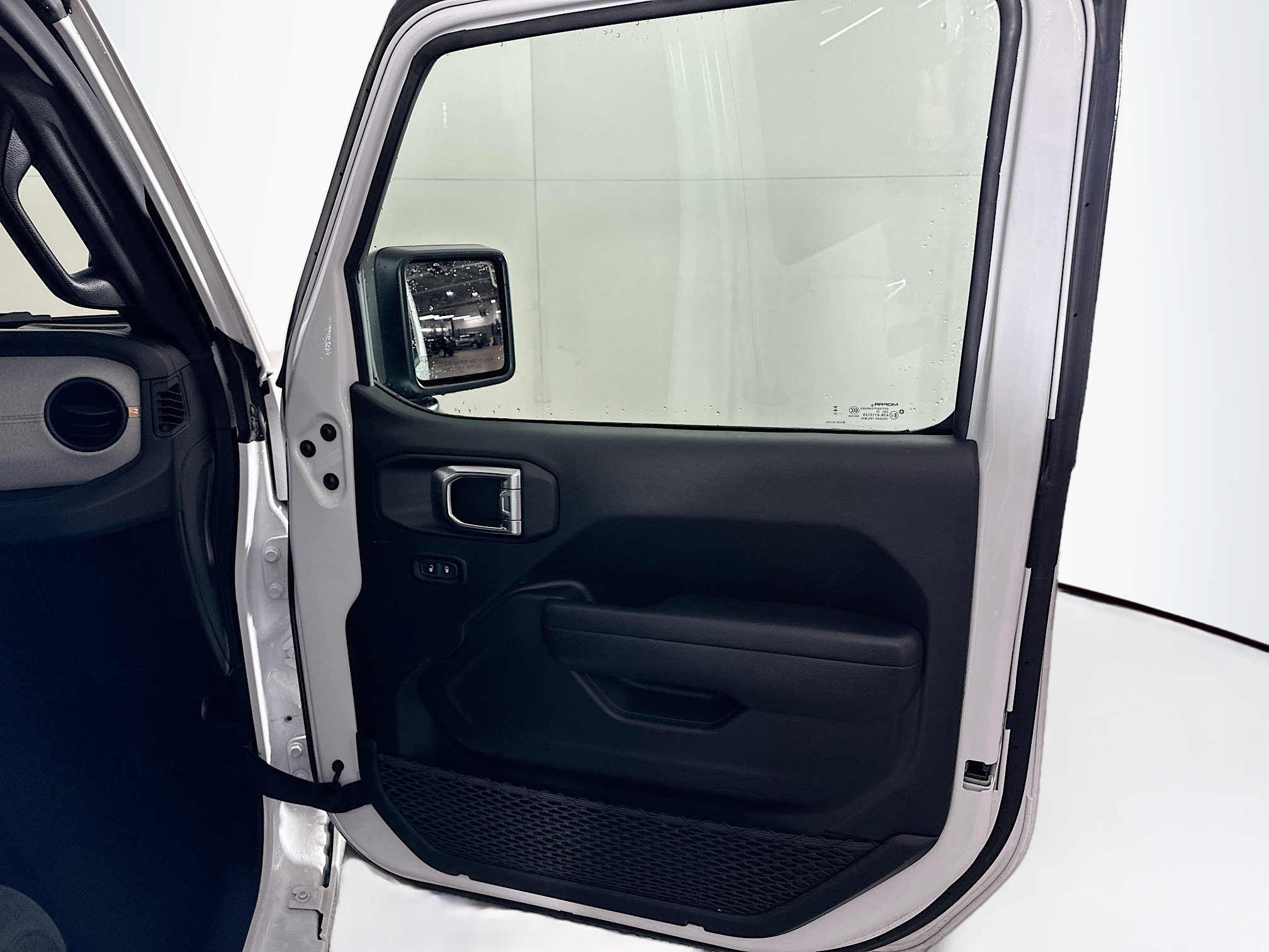 Used 2025 Jeep Wrangler Sport S image 30