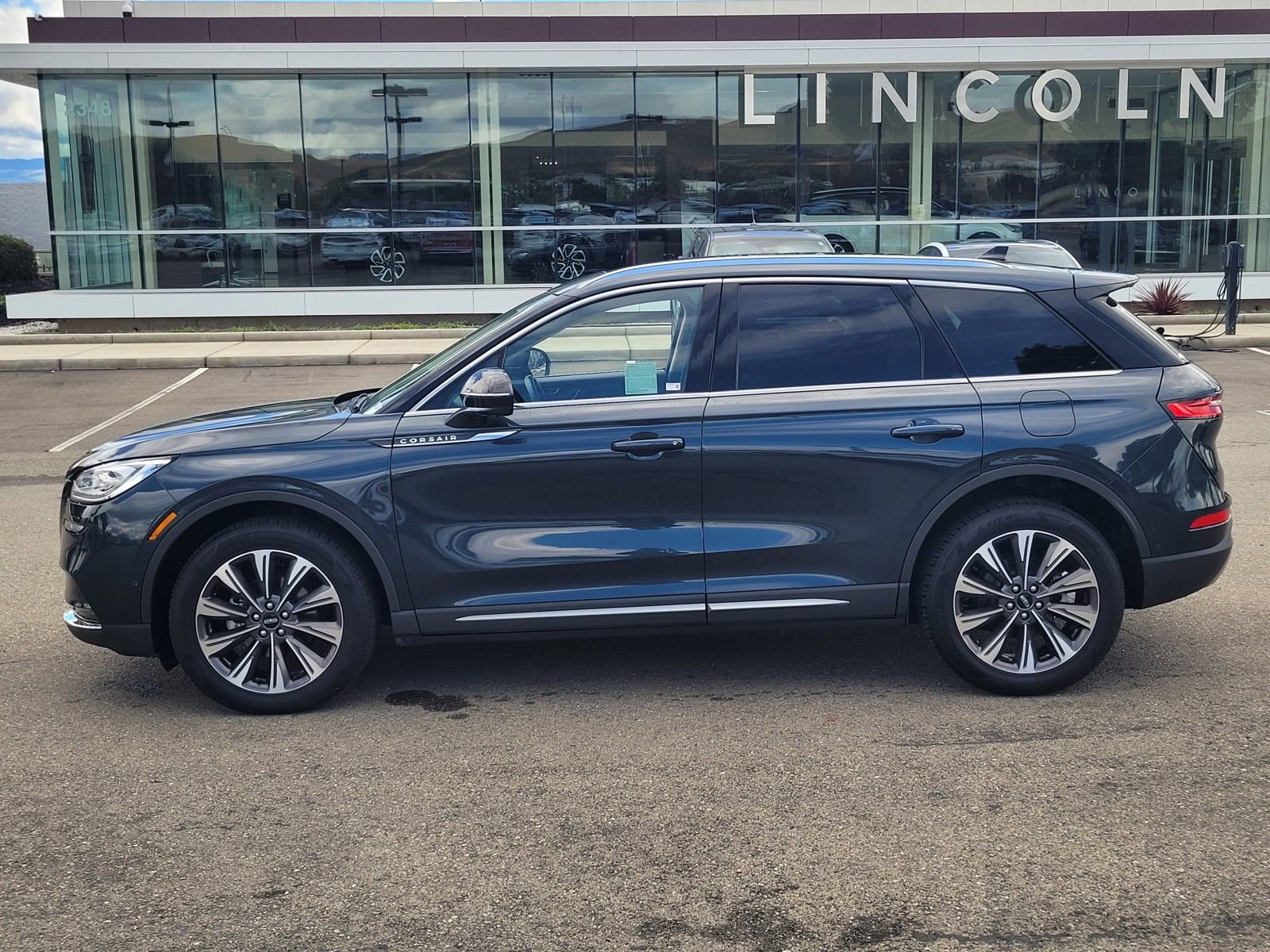 Used 2021 Lincoln Corsair Reserve w/ Equipment Group 201A image 7