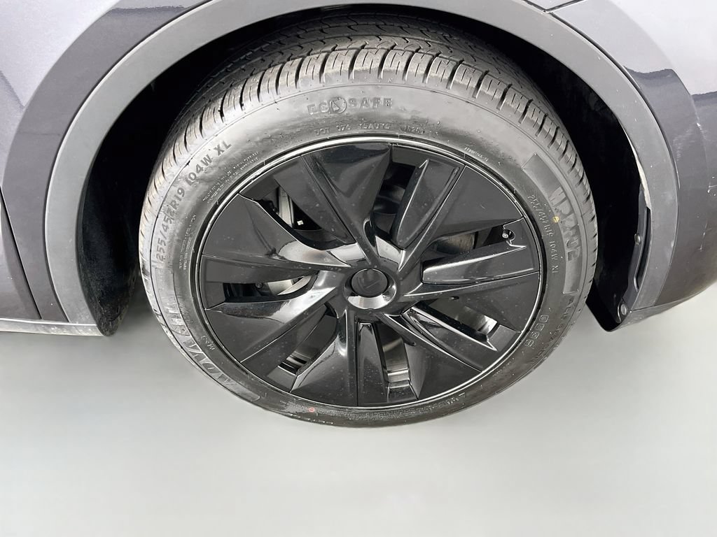 Used 2024 Tesla Model Y Long Range RWD image 37