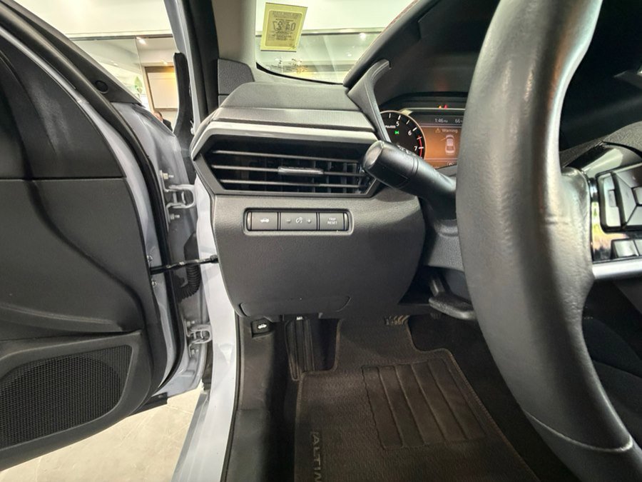 Used 2023 Nissan Altima 2.5 SR AWD/4WD image 11