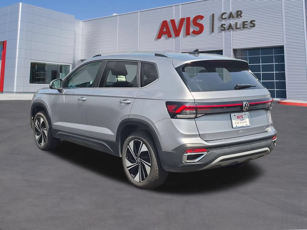 Used 2025 Volkswagen Taos SE AWD/4WD image 9