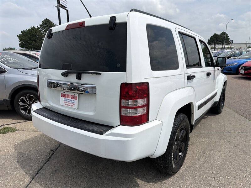 Used 2011 Jeep Liberty Sport AWD/4WD image 5