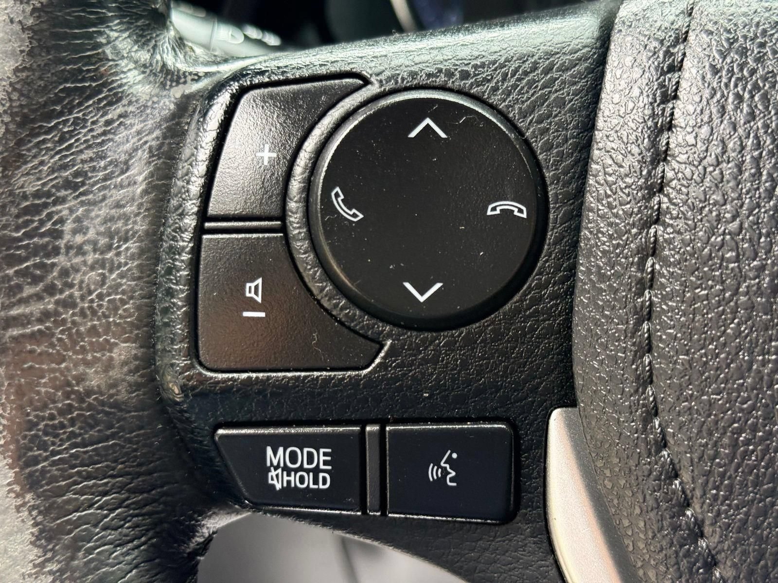 Used 2017 Toyota Corolla SE w/ SE Premium Package FWD image 32