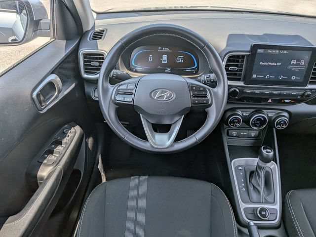 Used 2025 Hyundai Venue SEL FWD image 18