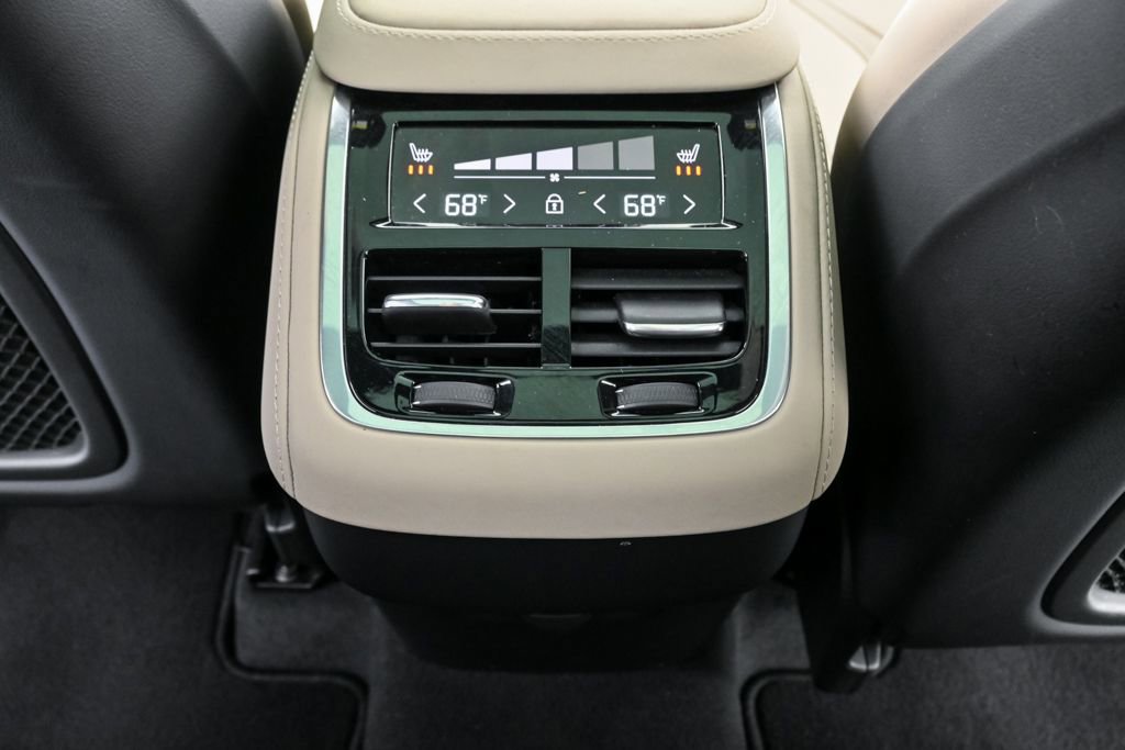 Certified 2025 Volvo XC90 B6 Plus image 22