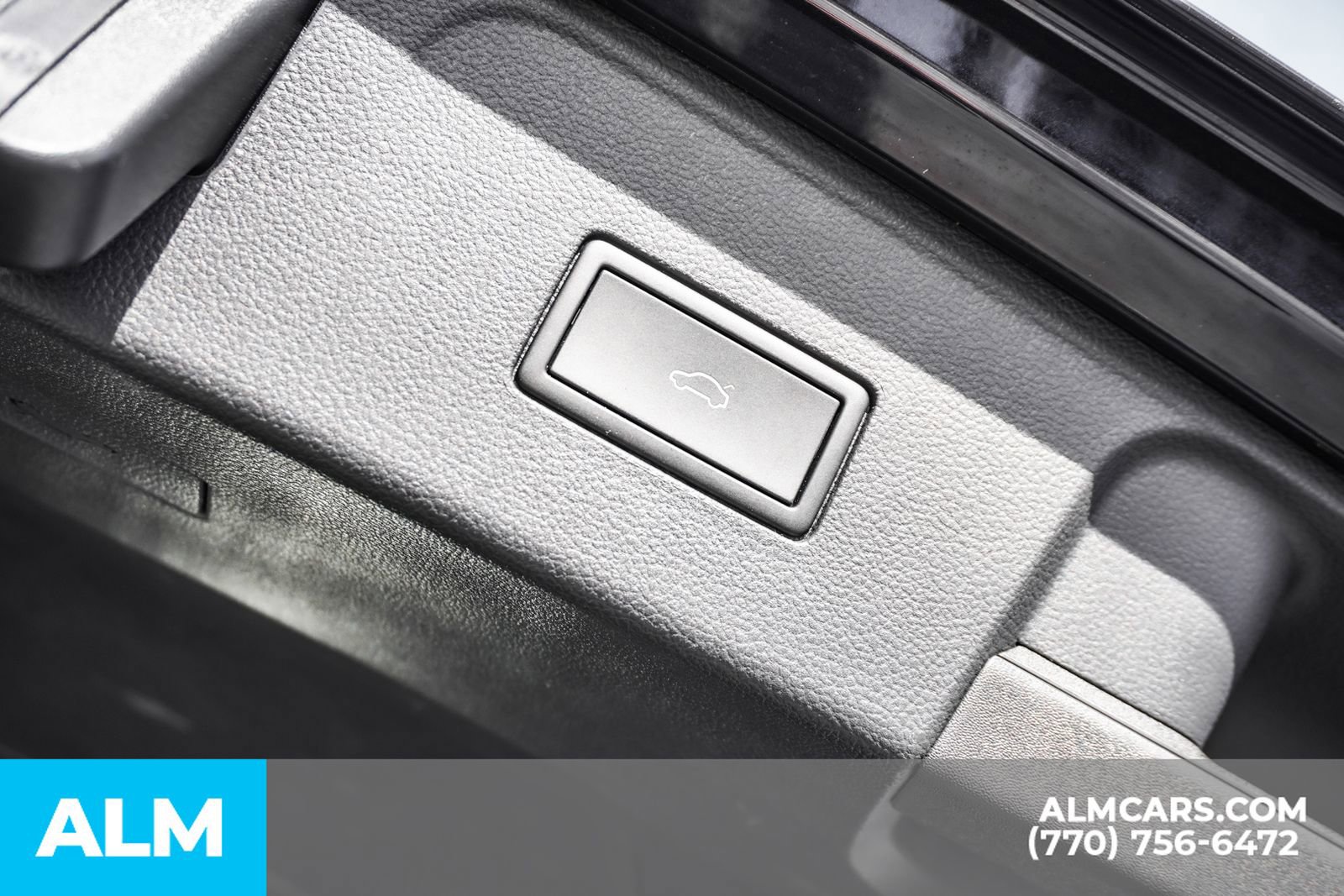 Used 2025 Volkswagen Atlas SE image 26