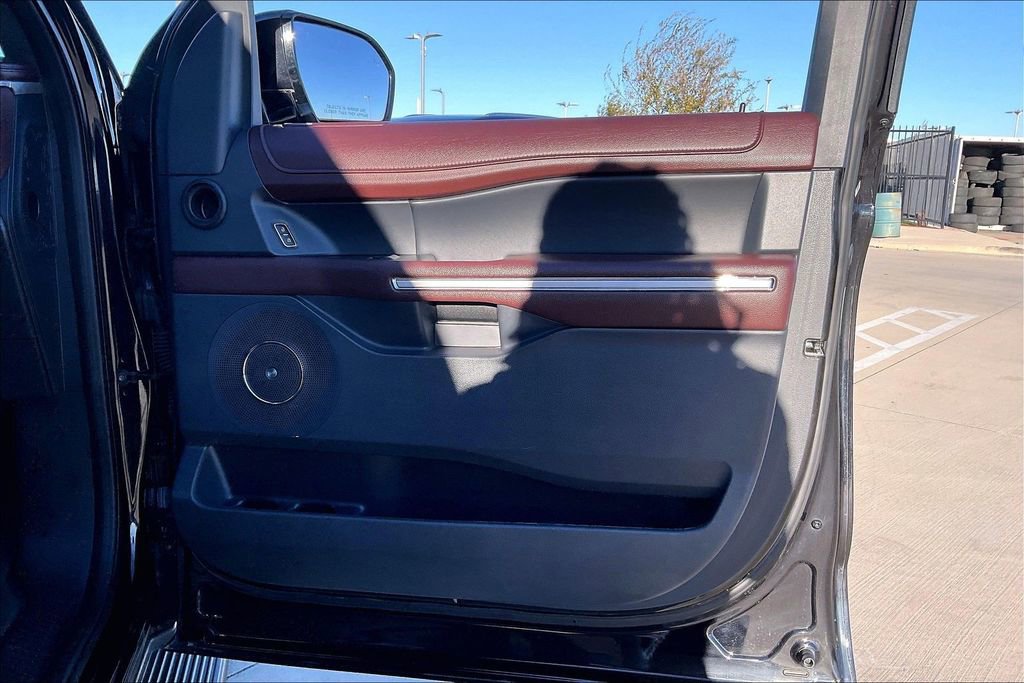 Used 2024 Ford Expedition Limited image 23
